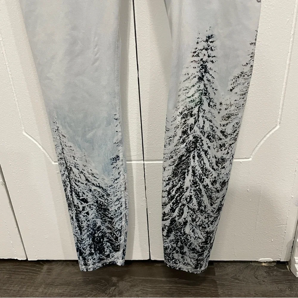 Alo Yoga Light Blue Winter Forest High-Waisted Airbrush Leggings
